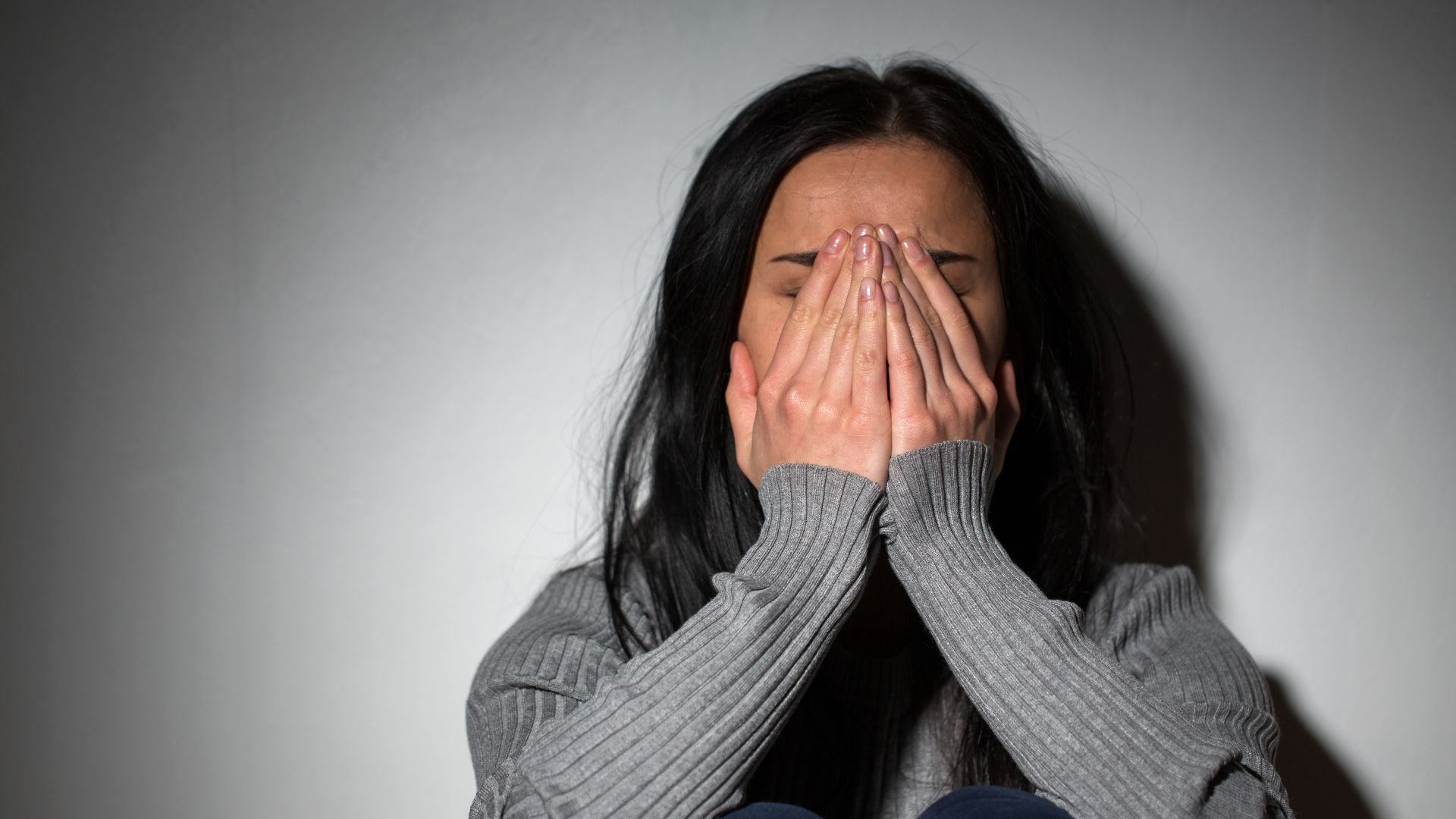 Why Your Sinuses Make Your Eyes Hurt, Water, or Feel Sensitive to Light